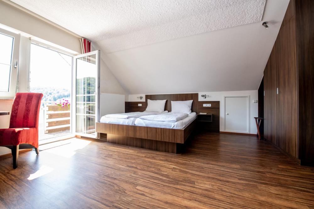 זימראת' Garni Hotel Henn מראה חיצוני תמונה