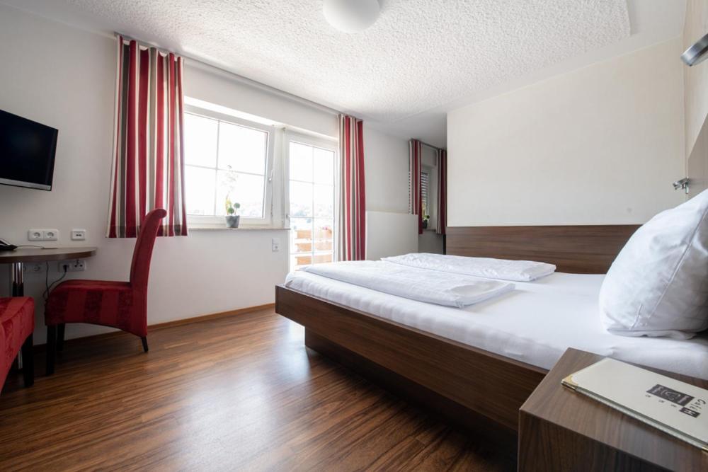 זימראת' Garni Hotel Henn מראה חיצוני תמונה